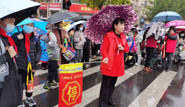 學生家長助力“創(chuàng)文”